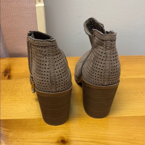 DV by Dolce Vita Khaki Ankle Booties with Chunky Heel - Stacked Heeled Boots 7.5 - Picture 5 of 9